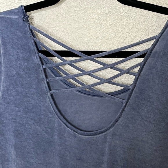 Kut From The Kloth Crisscross Back Blue Top Sz Small - Picture 5 of 5